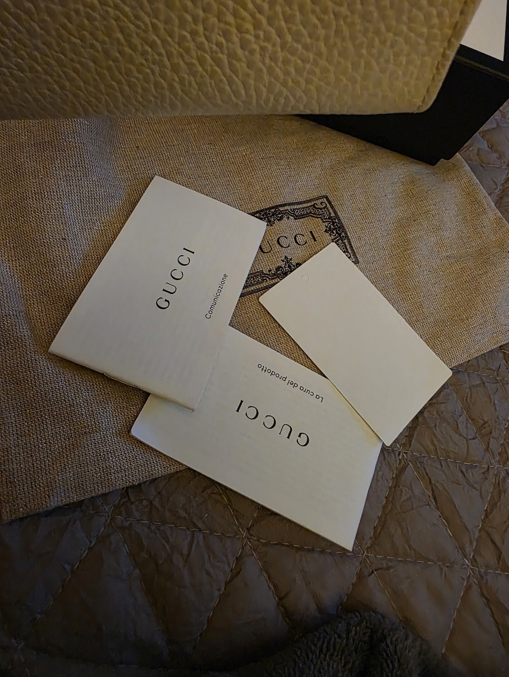 Gucci Interlocking G Bifold Wallet in a beige/LIKE NEW CONDITION/ FULL INCLUSION - Picture 12 of 13